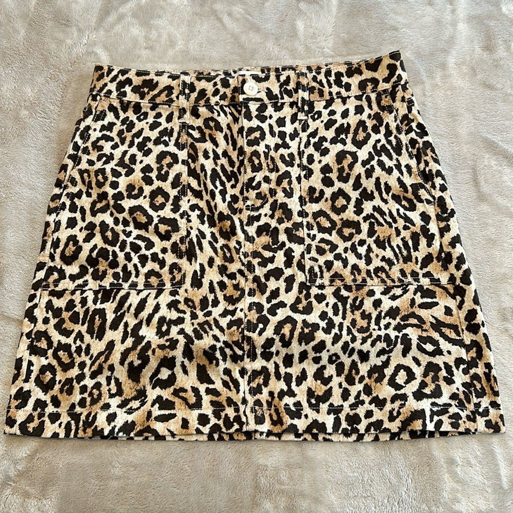 Leopard print skirt, size 4